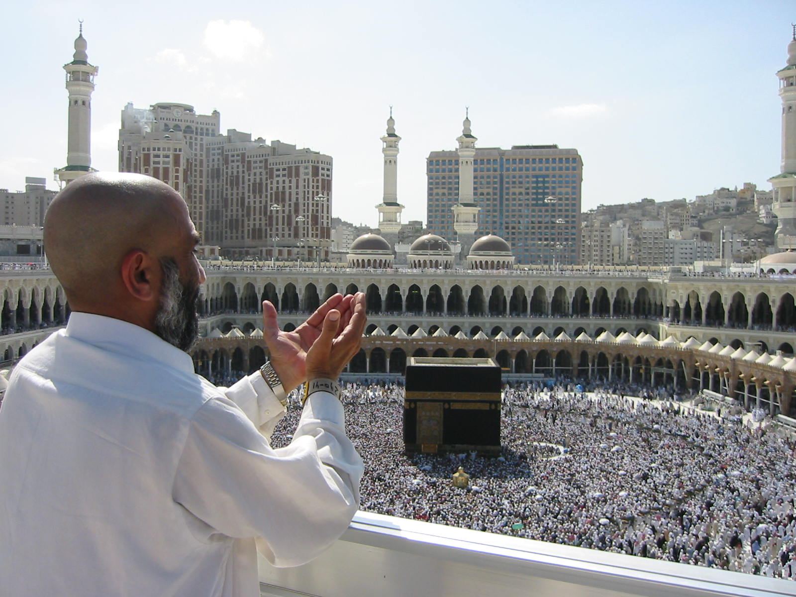 http://image.nauka.bg/history/arch/Supplicating_Pilgrim_at_Masjid_Al_Haram._Mecca,_Saudi_Arabia.jpg
