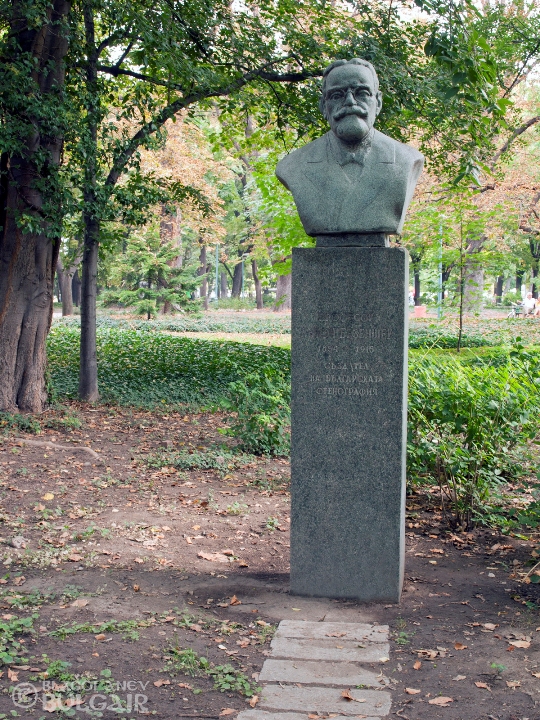 http://image.nauka.bg/kul/pametnici/Anton.Bezeneshki/_9189270.jpg